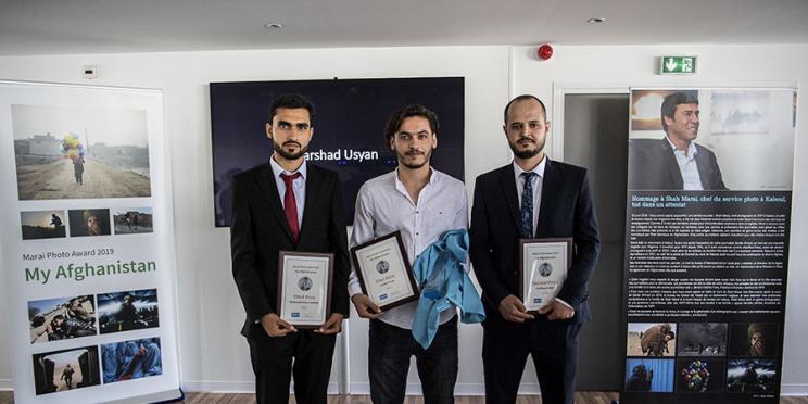 Tres fotógrafos afganos ganadores del concurso Shah Marai de la AFP reciben premio en París